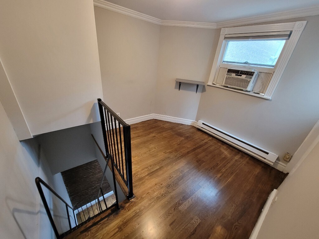 Building Photo - 221 E 23rd St