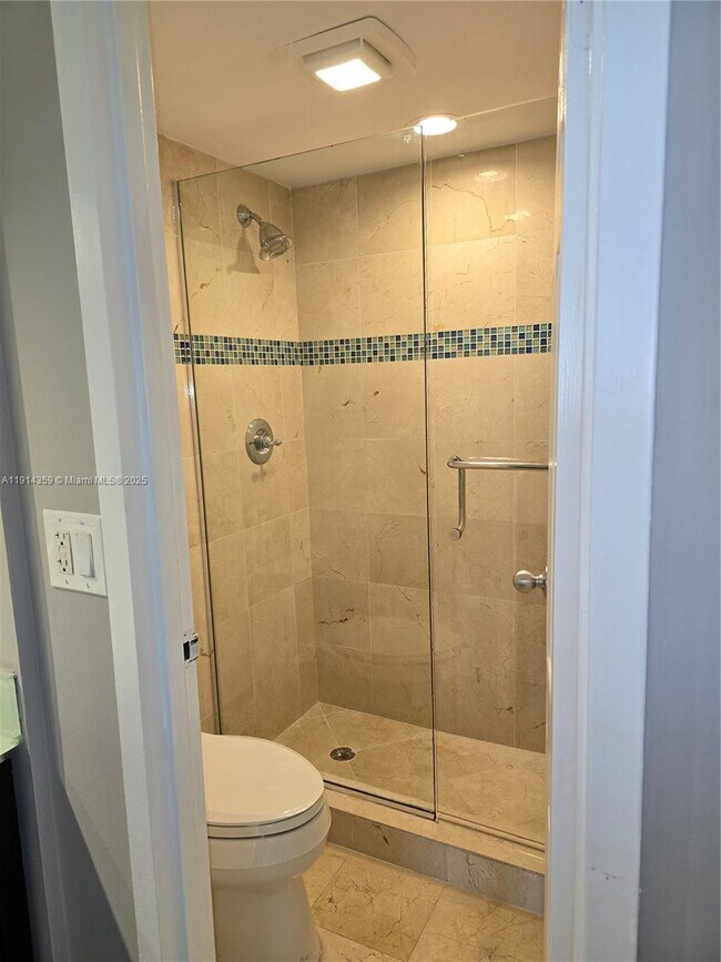 Building Photo - 100 Bayview Dr