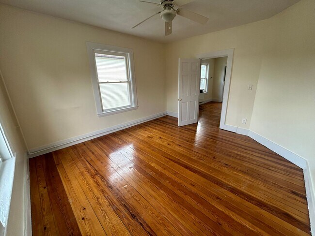 Building Photo - 15-Poplar-St