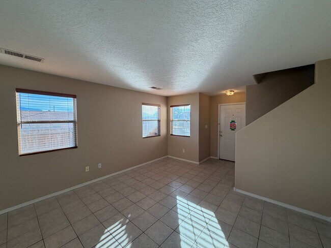 Building Photo - 4 Bedroom Home Available Near Unser Blvd NW & McMahon Blvd!