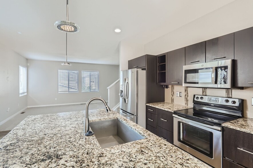 Building Photo - 3344 Cranston Cir