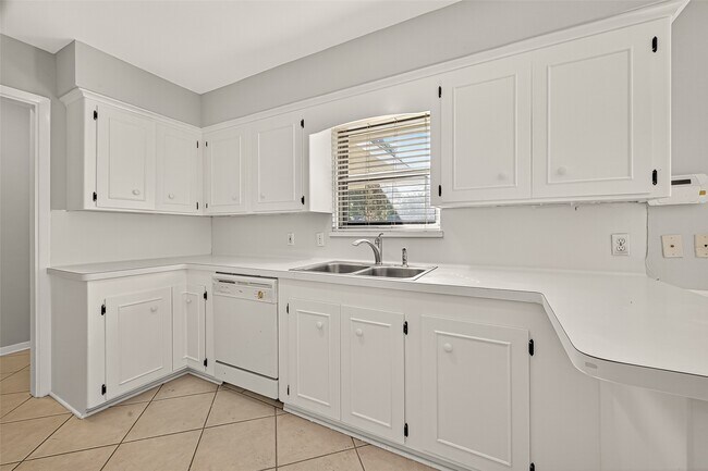 Building Photo - 5418 Darnell St