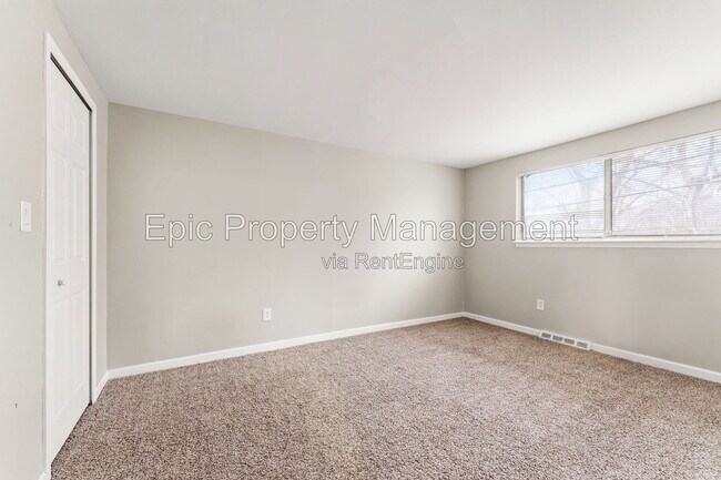 Building Photo - 1030 Montie Rd