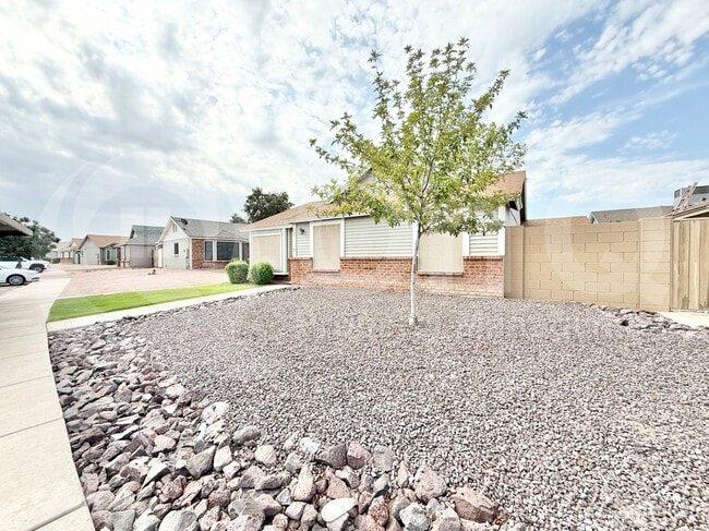Building Photo - 1055 N Recker Rd
