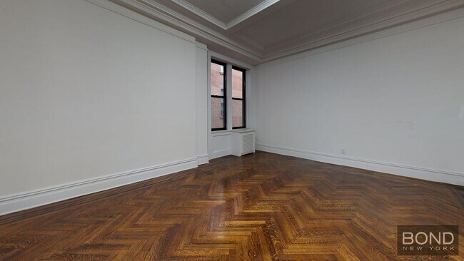 Building Photo - 200 W 58th St