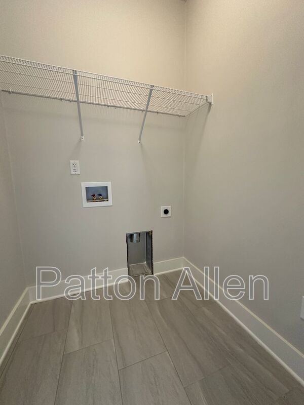 Building Photo - 129 Aurora Dr