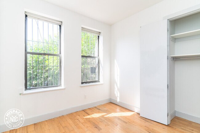 Building Photo - 163 Troutman St