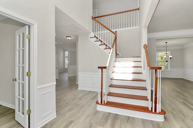 Building Photo - 2108 Oakcliffe Ct