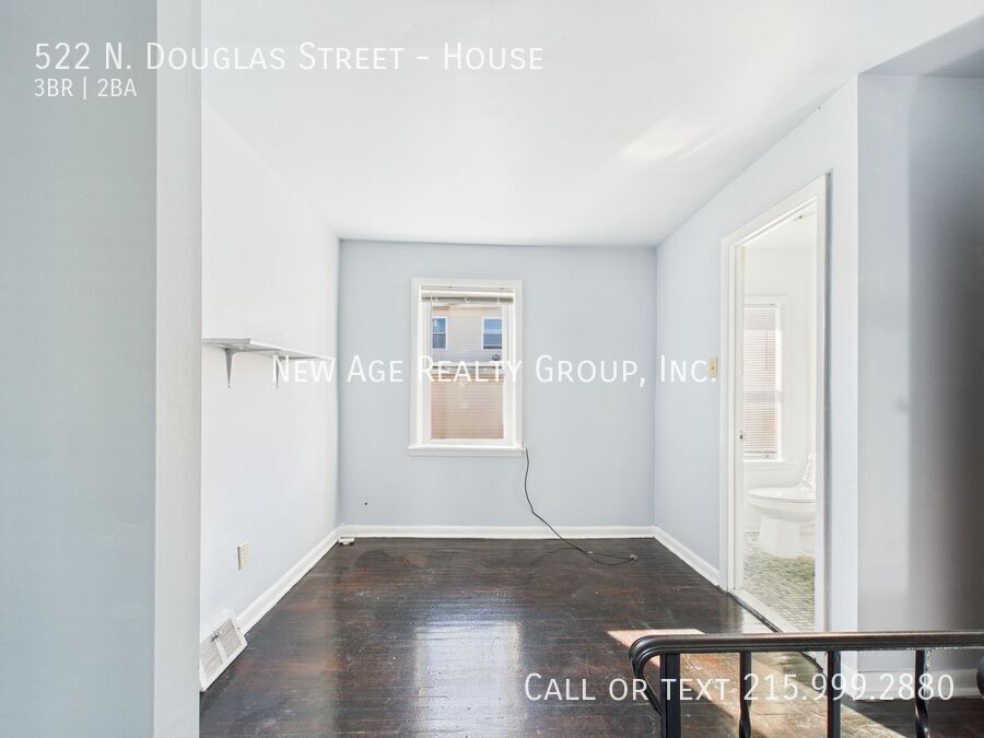 Building Photo - 522 N Douglas St