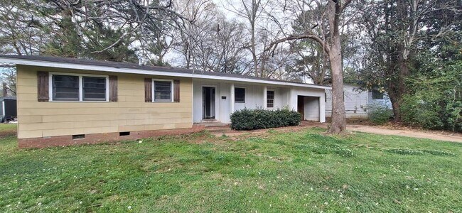 Building Photo - 540 Clubview Dr