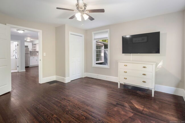 Building Photo - 884 Highland Ave