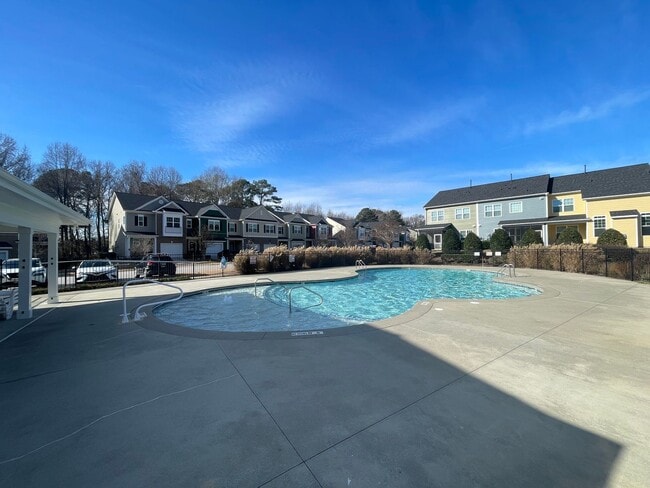 Building Photo - Great Location! 2 Story 3 Bedroom 1 Car-Garage End Unit Town Home with Community Pool  @ 55 James...