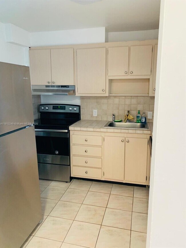 Building Photo - 13155 Ixora Ct