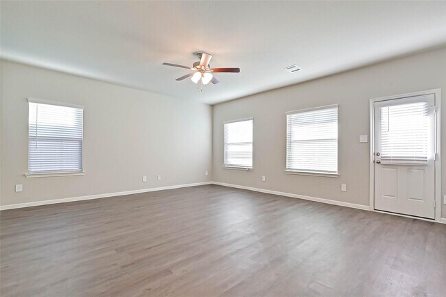 Building Photo - 983 Golden Willow Ln