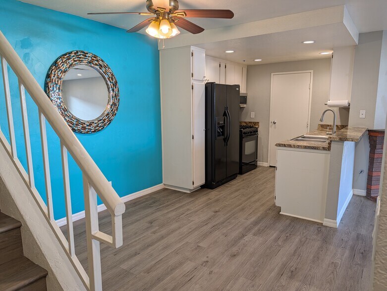 Building Photo - 10170 Palm Glen Dr