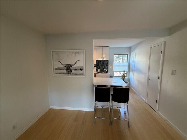 Building Photo - 300 Crockett St