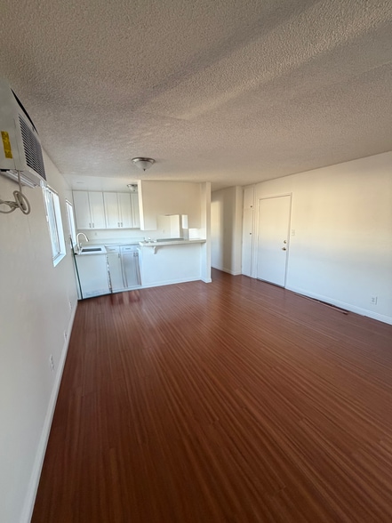 Building Photo - 525 Jacmar Dr