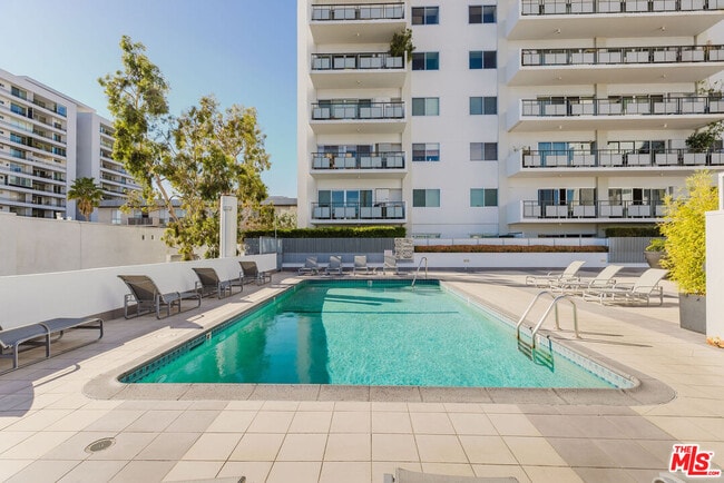 Building Photo - 1155 N La Cienega Blvd