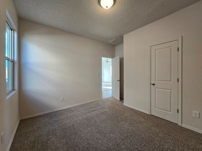 Building Photo - 3850 Chitalpa