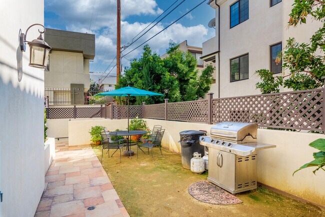 Building Photo - 342 Myrtle St