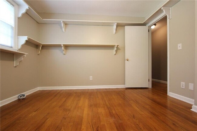 Building Photo - 2944 Piedmont Dr