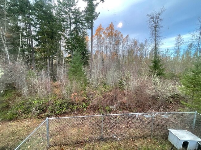 Building Photo - 5 Bedroom Home on 5 Acres!