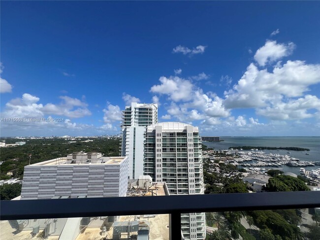 Building Photo - 2655 S Bayshore Dr