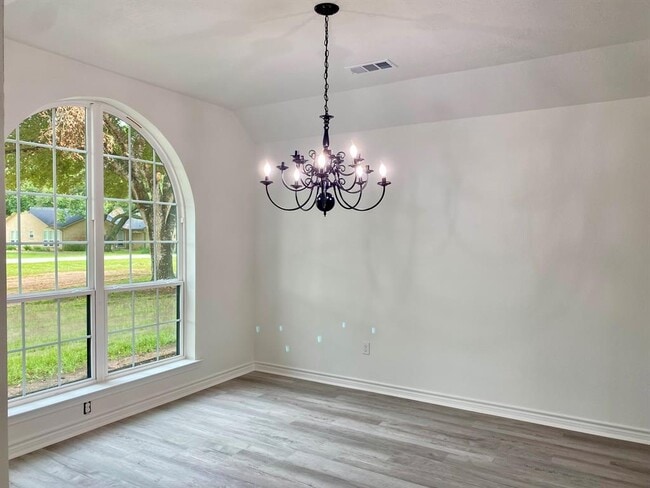 Building Photo - 3907 Quail Cir
