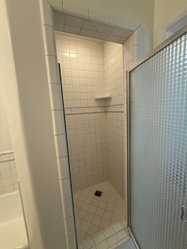 Building Photo - Amazing 3 Bedroom Montrose Home!