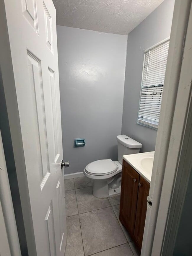 Building Photo - Fully Renovated 3/2 Available for Immediate Rent!