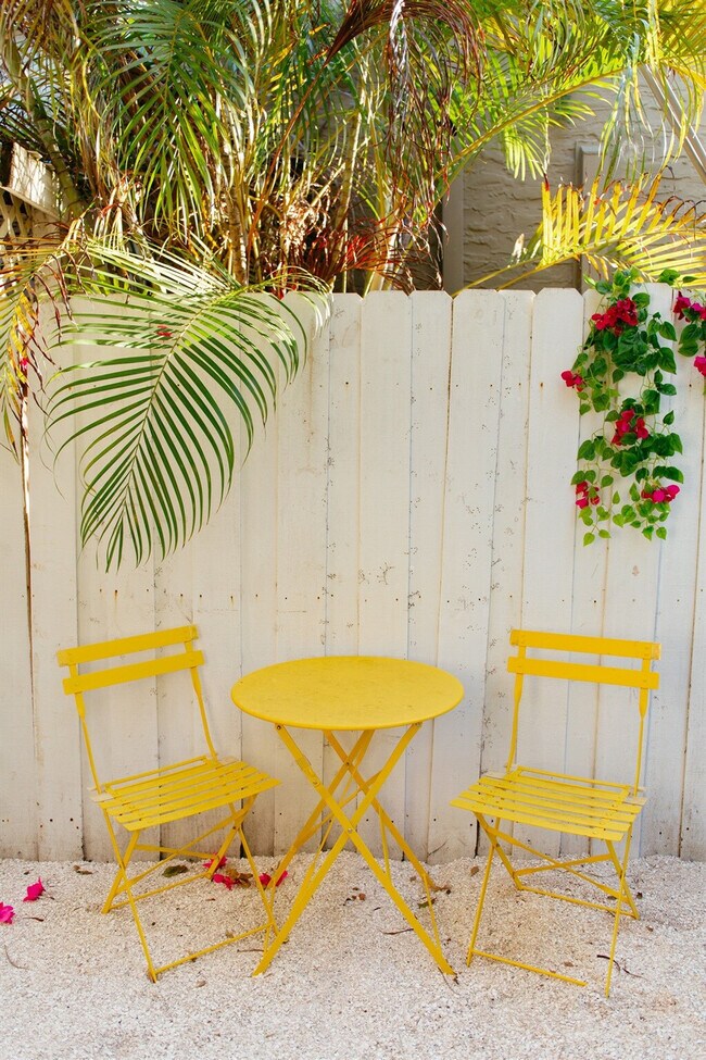 Building Photo - 519 28th St