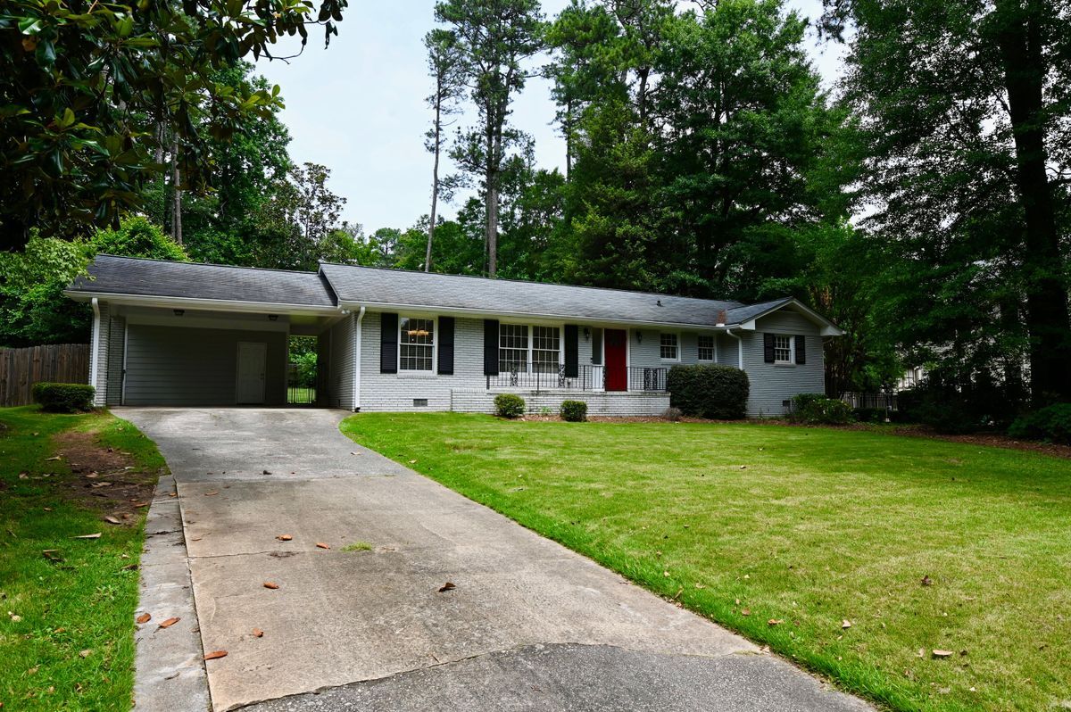 Building Photo - 2260 Pinecliff Dr NE