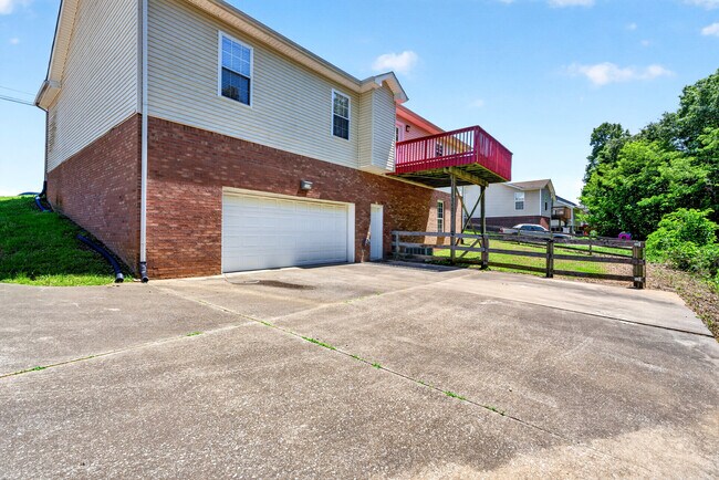 Building Photo - 3364 N Henderson Way