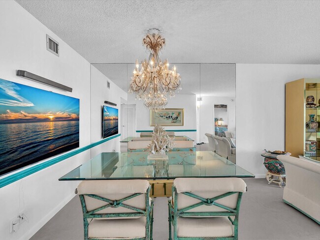 Building Photo - 1537 E Hillsboro Blvd