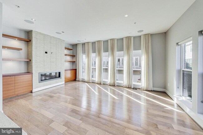 Building Photo - 1458 Piccard Dr