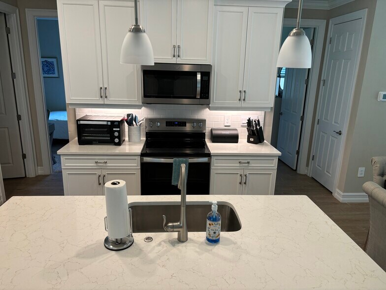 Kitchen - 681 Maraviya Blvd