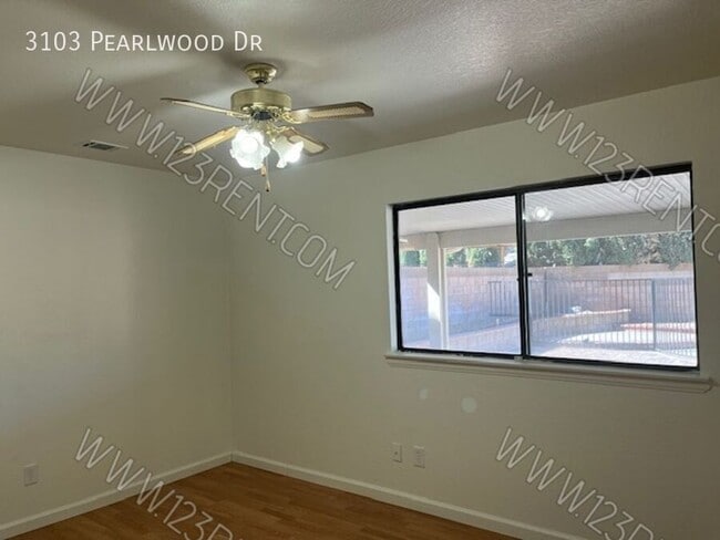 Building Photo - 3103 Pearlwood Dr