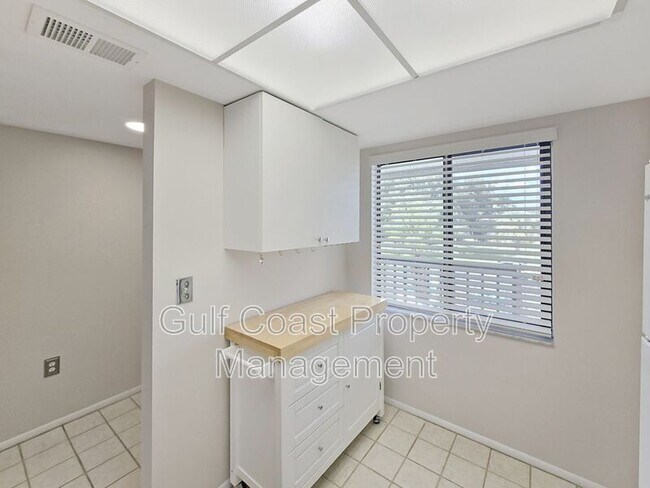 Building Photo - 7837 Eagle Creek Dr
