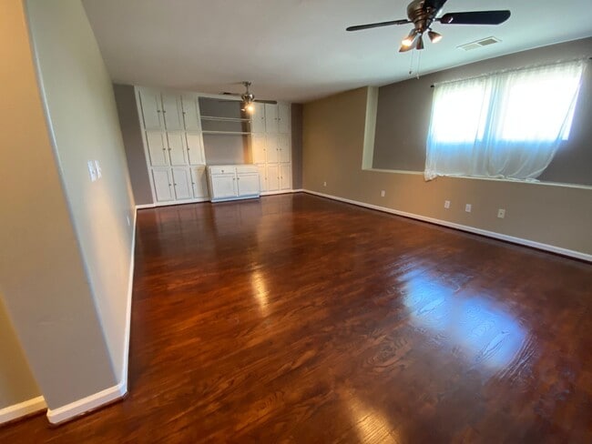 Building Photo - Big beautiful Home for rent in Visalia, Ca