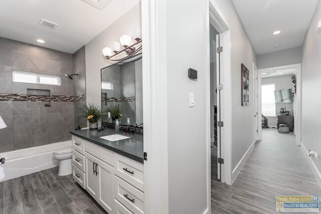 Building Photo - 86 Torrey Pines Dr