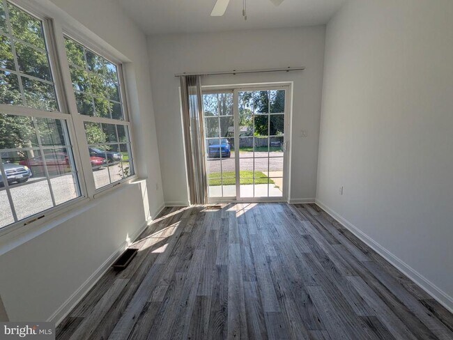 Building Photo - 310 Del Rhodes Ave