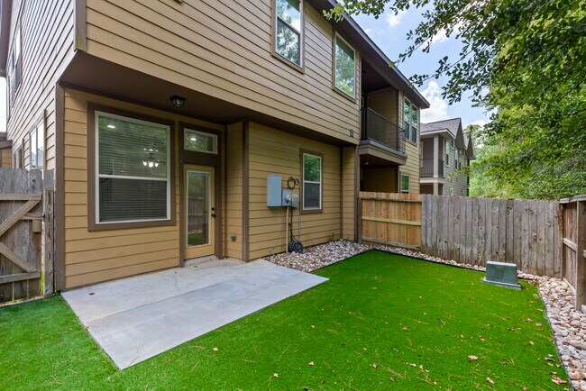 Outdoor patio - 14 Cheswood Manor Dr