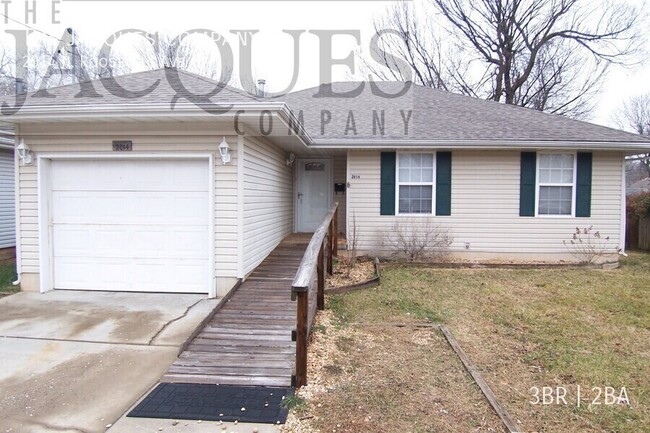 Building Photo - 3 Bedroom 2 bath Handicapped Accessible wi...