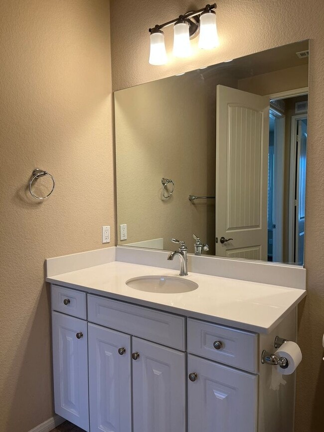 Building Photo - 3 bedroom 2 bathroom Home available in 55+...