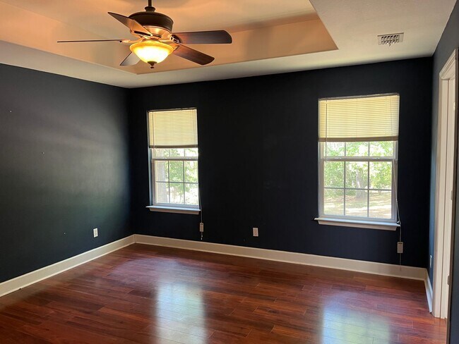 Building Photo - 3/2 home located just off N. Meridian and Available NOW.