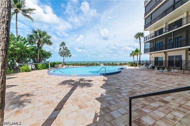 Building Photo - 3399 Gulf Shore Blvd N