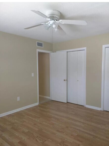 Building Photo - 3346 Camelot Dr