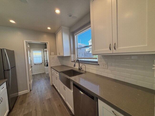 Building Photo - 2nd St., 829-831