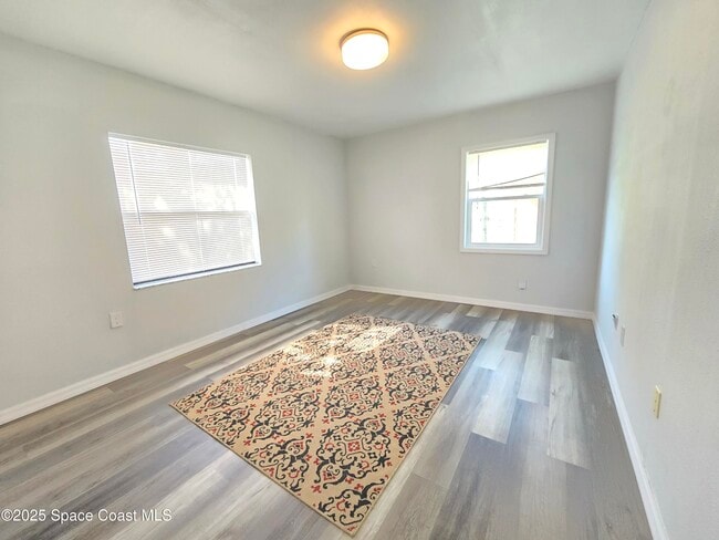 Building Photo - 484 Poinciana Dr