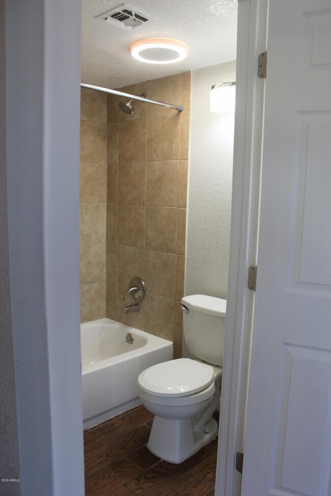 Building Photo - 1602 E Ocotillo Rd
